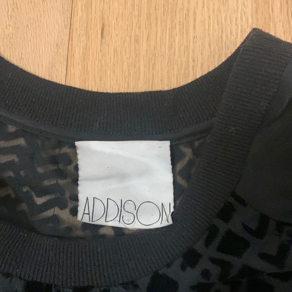 Addison Geometric Pattern Silk Sleeve Top - Picture 5 of 8